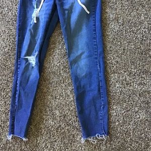 Blue ripped skinny jeans
